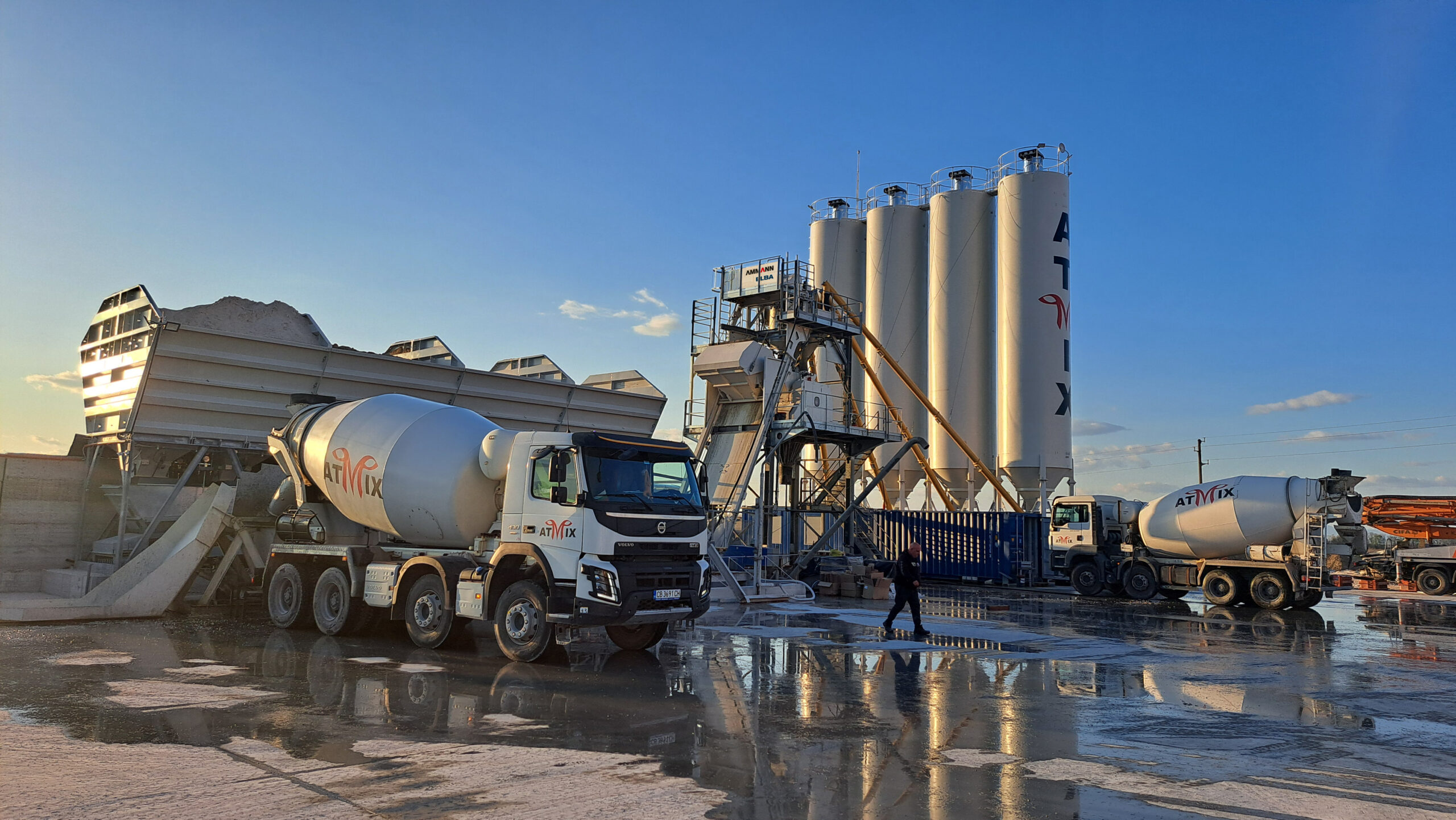 Blick auf die Betonmischanlage. Bild (c) Ammann