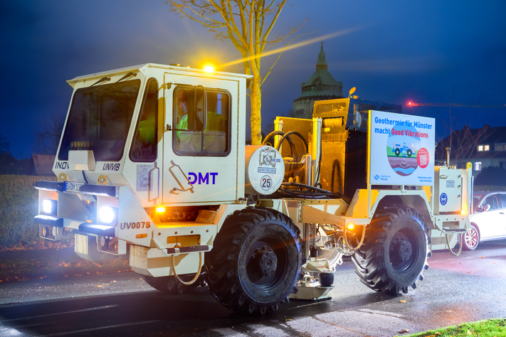 Ein Vibrotruck bei seismischen Messungen im münsterschen Geistviertel. Bild (c) Stadtwerke Münster