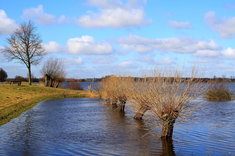 Deichbau für den Hochwasserschutz. Bild (c) Counselling / pixabay