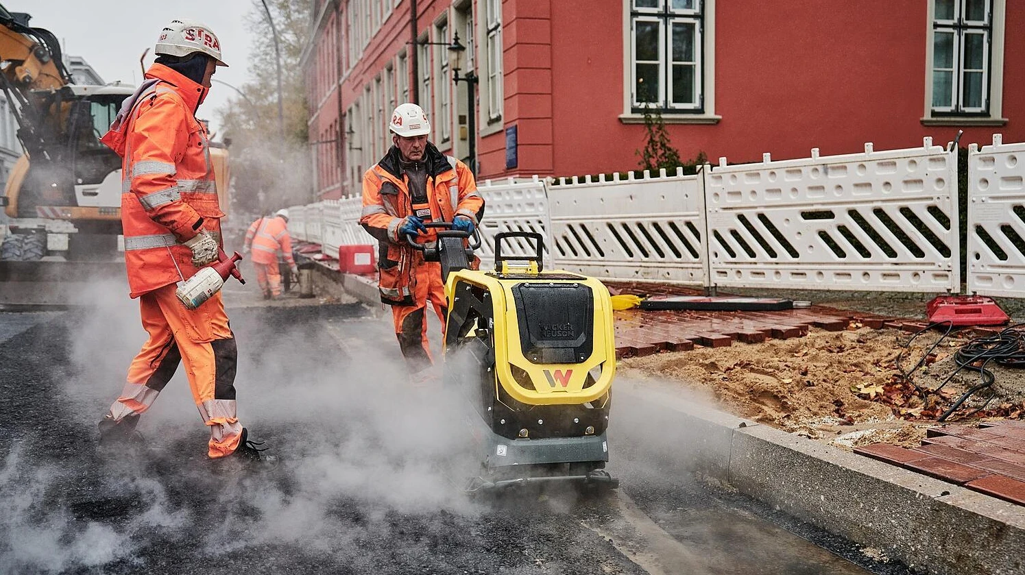 Wacker Neuson und STRABAG: Partner in der Umsetzung einer innerstädtischen Baumaßnahme entlang der Hamburger Elbchaussee. Bild (c) Wacker Neuson