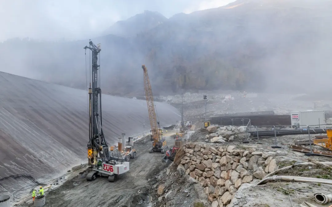 Liebherr-Geräte erhöhen Wurtenspeicherstausee in Kärnten