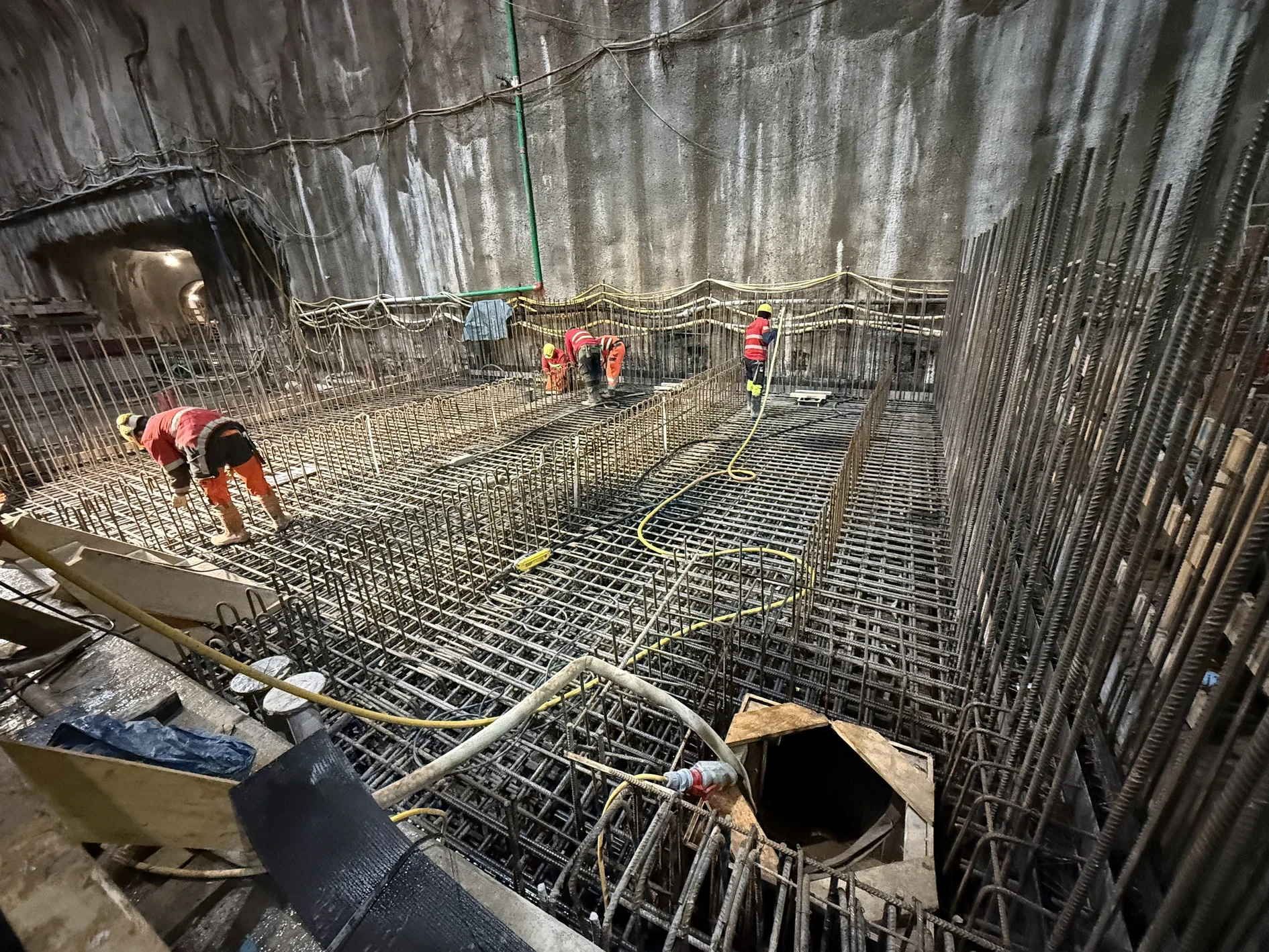 Derzeit liegt der Schwerpunkt der Arbeiten auf dem Beton- und Ausbaufortschritt in den untertägigen Kavernen. Bild © PORR